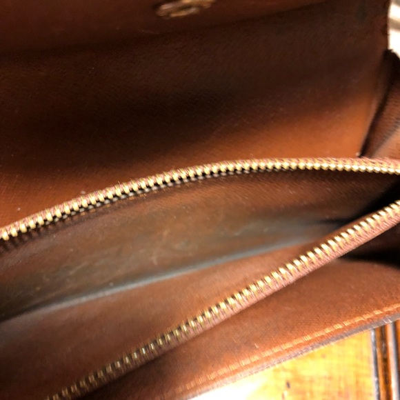 Vintage LV wallet with inner zippered coin pouch. Great condition. - Picture 3 of 8